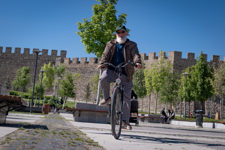 62 yaşındaki adam günde yaklaşık 20 kilometre pedal çeviriyor - Resim : 2