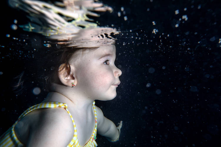 Yüzme eğitimleriyle bebeklerin gelişimleri hızlanıyor