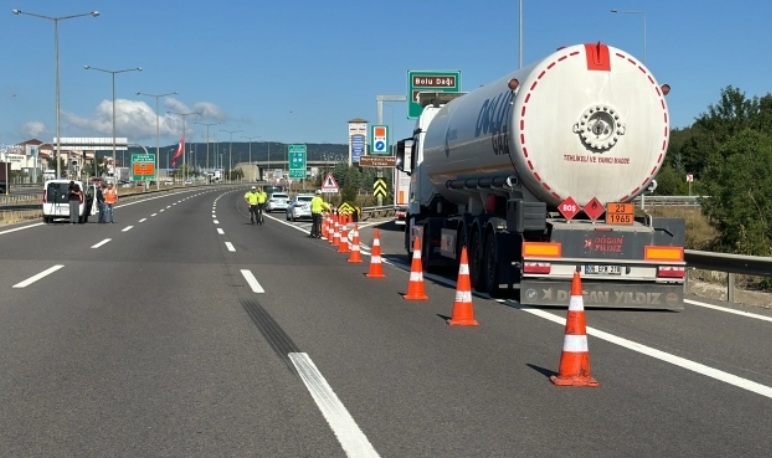 İstanbul ve Ankara arasında ulaşımı sağlayan Bolu Dağı geçişi trafiğe kapatıldı