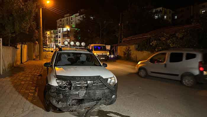 Kırıkkale'de iki otomobil çarpıştı dört kişi yaralandı - Resim : 2