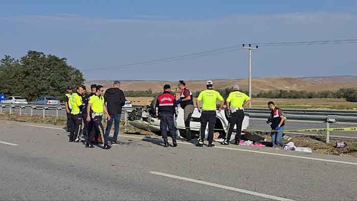 Çorum'da trafik kazasında polis memuru ve eşi hayatını kaybetti