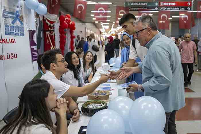 Kızılay Metro İstasyonu'nda Prostat Kanseri Farkındalık Ayı etkinliği yapıldı