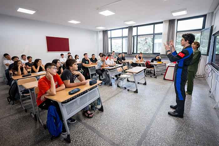 Türkiye'nin ikinci astronotu Ankara'da öğrencilerle buluştu - Resim : 2