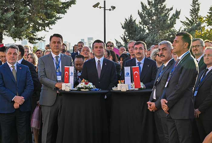 Cumhurbaşkanı Yardımcısı Cevdet Yılmaz yıl sonunda enflasyonun yüzde 41,5'e düşeceğini açıkladı