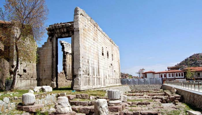 Dünyada tek örneği Ankara'da! Turistler Augustus Tapınağı'nı görmeden gitmiyorlar!