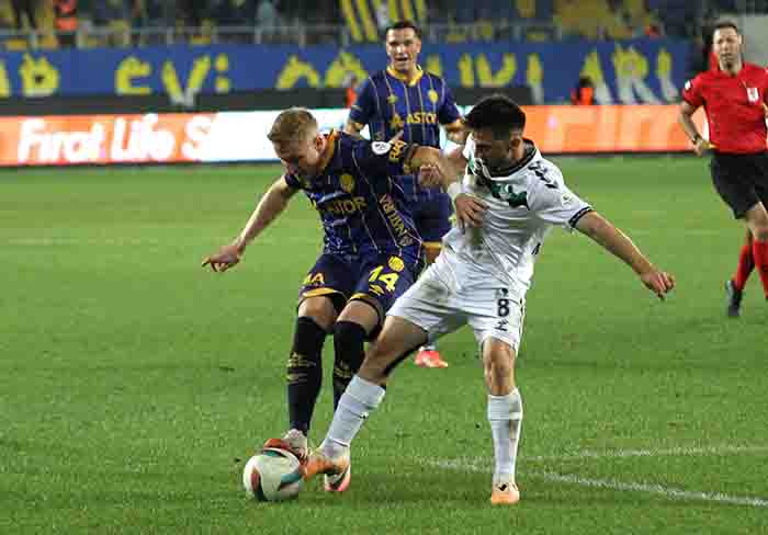 Ankaragücü yeni teknik direktörü ile Sakaryaspor'u 2-1'lik skorla geçti!