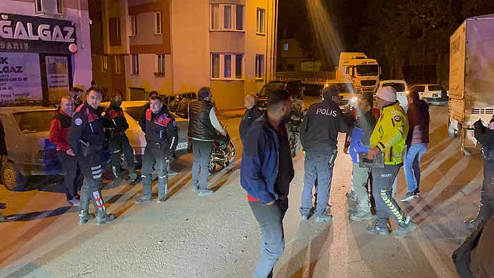 Eskişehir'de polisten kaçarken kaza yaptı! 2'si polis toplam 4 kişinin yaralanmasına neden oldu! - Resim : 2