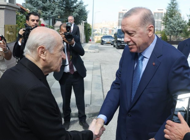 Cumhurbaşkanı Erdoğan, Devlet Bahçeli’yi evinde ziyaret etti