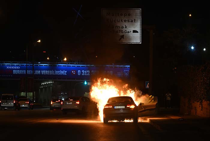 Ankara'da seyir halindeki araçta yangın çıktı!