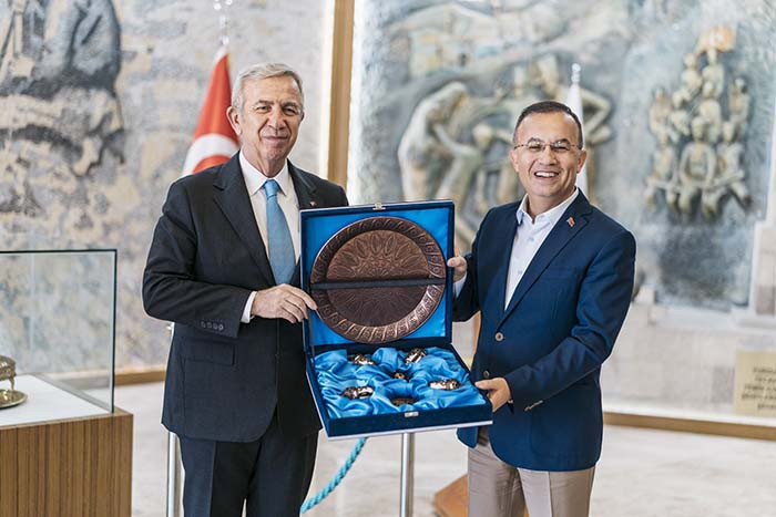 Tarihi Kentler Birliği Başkanı Mansur Yavaş deprem bölgesinde temaslarda bulundu!