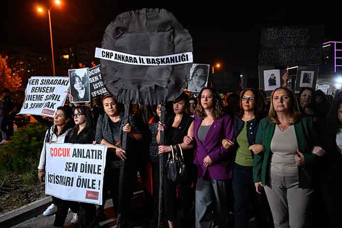 CHP Ankara Kadın Kolları'ndan Aile Bakanlığı'na siyah çelenk protestosu! - Resim : 2