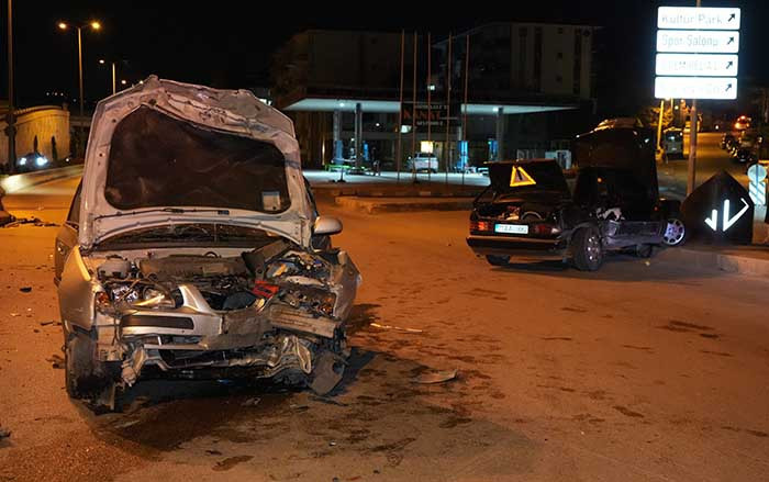 Kırıkkale'de trafik kazasında 2 araç pert oldu!