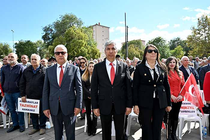 Emekli astsubaylar Ankara'da tazminat talepleriyle Maliye Bakanlığı'na yürüdüler