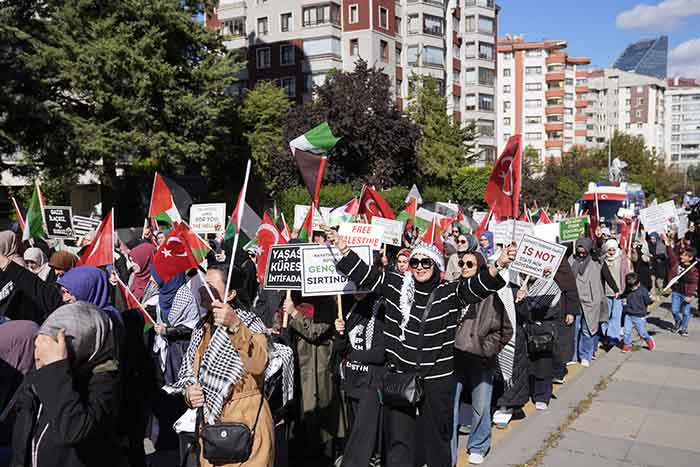 Ankara'da Yahya Sinvar için gıyabi cenaze namazı kılıp ABD büyükelçiliğine yürüdüler - Resim : 2