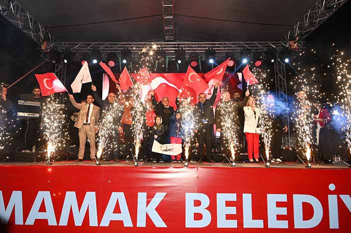 Mamak Belediyesi'nin etkinliğinde Cumhuriyet Bayramı coşkusu zirve yaptı