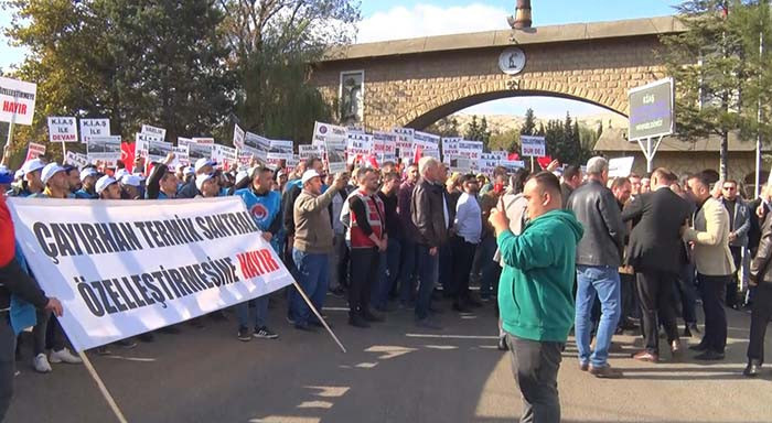 Maden işçileri Ankara Nallıhan'da özelleştirme tepkisi gösterdiler