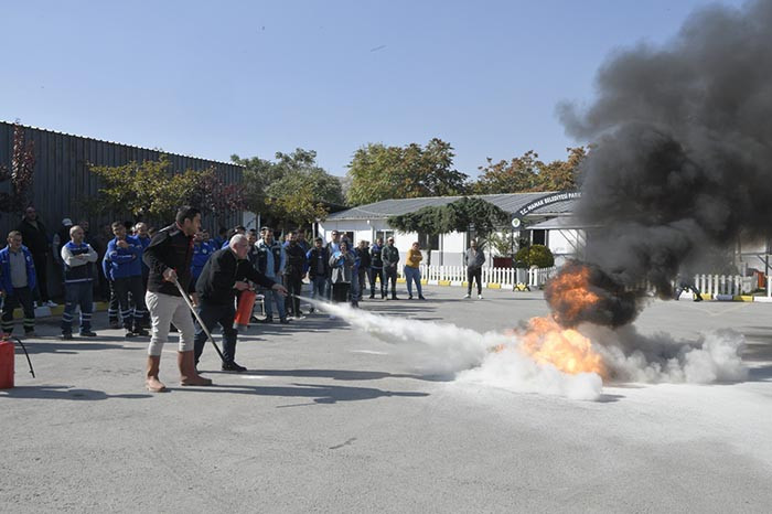 Mamak Belediyesi'nden acil durum yangın söndürme eğitimi