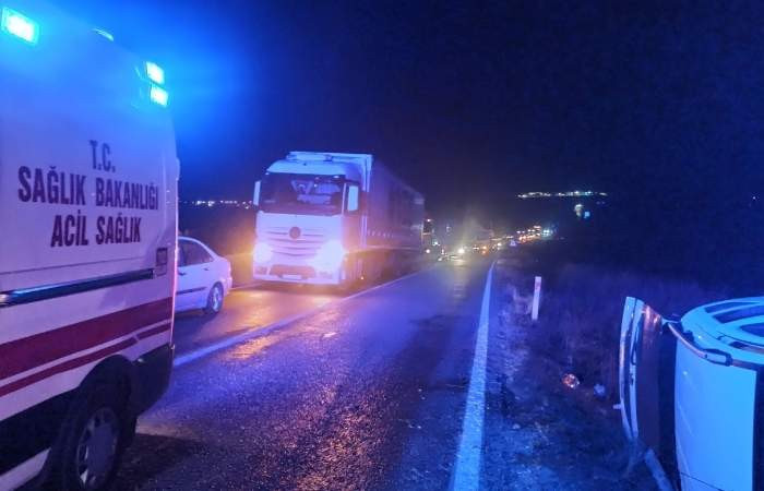 Çorum 'da trafik kazasında hurdaya dönen araçlardan 7 yaralı çıkarıldı