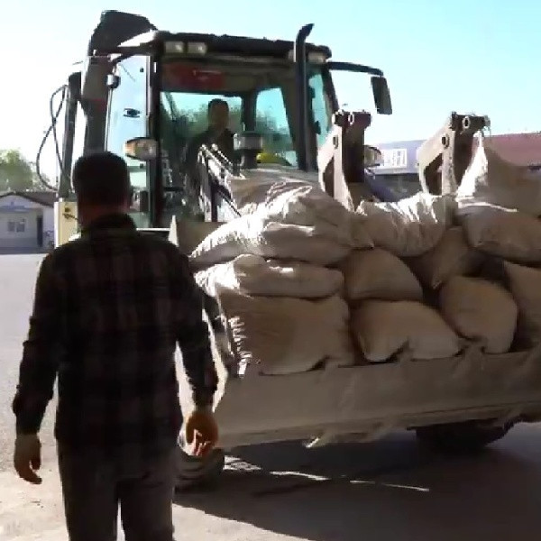 Beypazarı Belediyesi dar gelirli ailelere yakacak desteği sağlıyor
