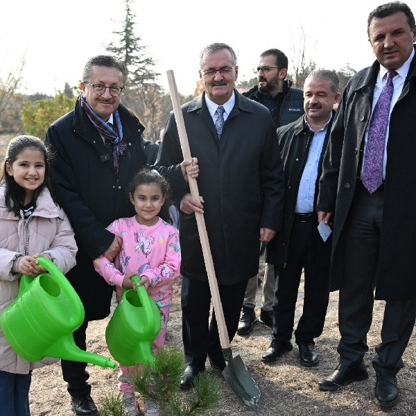 Altındağ Belediyesi 11 Kasım'da yüzlerce fidan dikti - Resim : 2