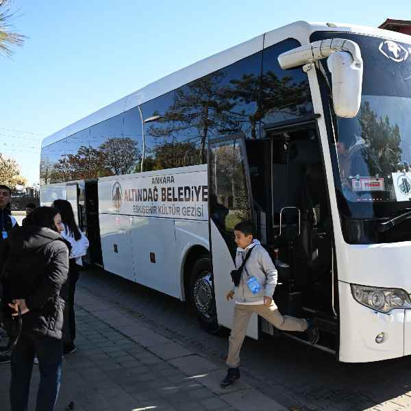 Altındağ Belediyesi ara tatilde gençleri Eskişehir'e götürdü - Resim : 2