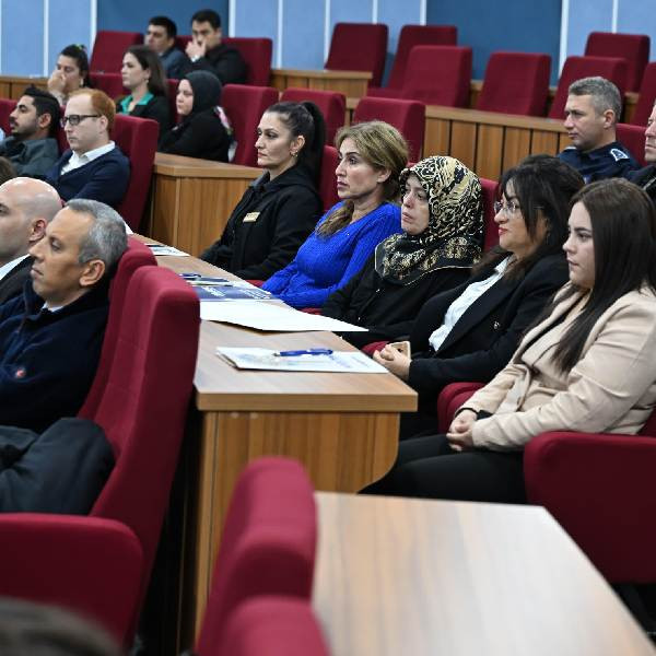 Altındağ Belediyesi personellerine öğrencilerin sınav kaygıları hakkında seminer verdi - Resim : 2