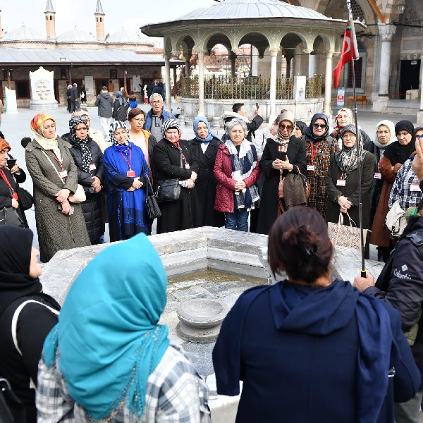 Altındağ Belediyesi ilçe kadınlarına Konya'yı gezdirdi - Resim : 2