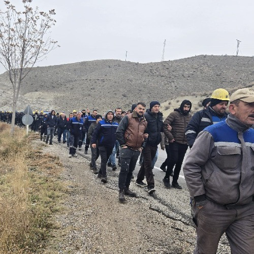 Bakanlık özelleştirme iptal edilmeyecek dedi, Çayırhan madencileri Maliye Bakanlığı'na doğru yürüyüşe geçti