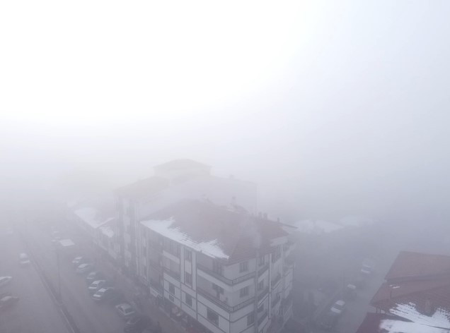 Yozgat’ta sabah erken saatlerinde etkili olan sis şehri sardı