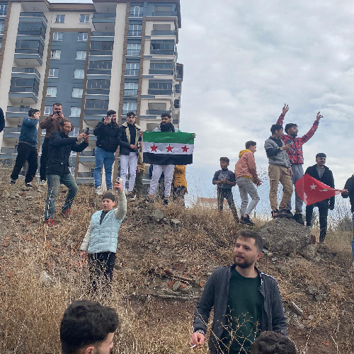 Ankara'da Suriyeliler zafer kutlaması yapmaya başladı