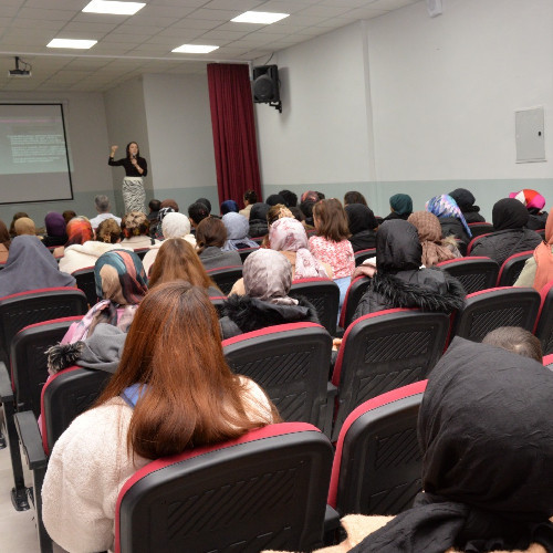 Kahramankazan Belediyesi aileleri çocuk psikolojisi konusunda bilinçlendirdi