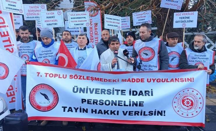 Ankara'da Çalışma Bakanlığı'nın önünde memurların 5 gün sürecek eylemi başladı