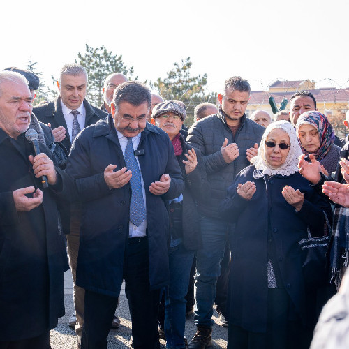 Gölbaşı Belediyesi Eski Başkanı Cevdet Kara'yı kabri başında andı