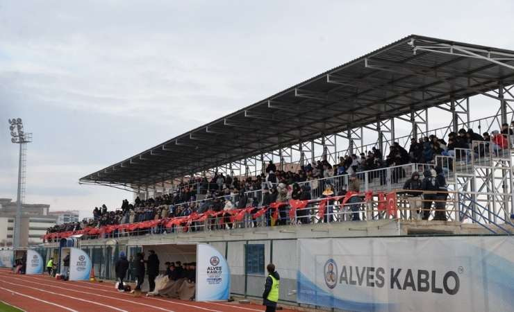 Kahramankazan Belediyespor şampiyonluğa koşuyor!