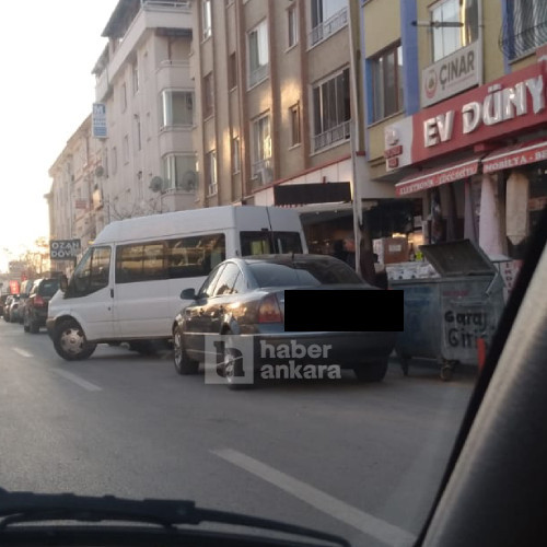 Etimesgut'ta kaldırımlar otopark oldu: yayalar gidecek yol bulamıyor