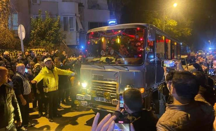 Ferdi Tayfur'u hayranları Antalya'dan gözyaşlarıyla uğurladılar! - Resim : 2