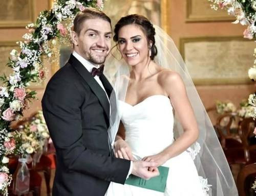 Caner Erkin'den romantik paylaşım! Şükran Ovalı'ya itiraf etti