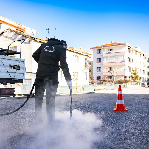 Gölbaşı Belediyesi haşerelerle mücadelesini kışında sürdürüyor