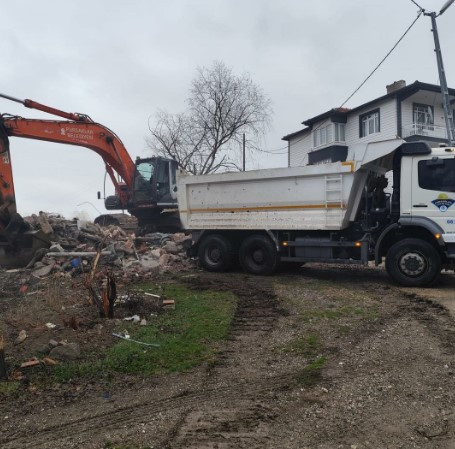 Pursaklar Belediyesi harekete geçti: Metruk yapılar yıkılıyor