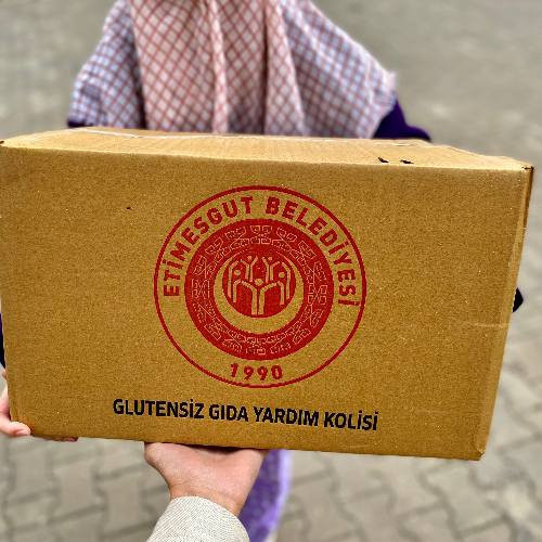 Etimesgut Belediyesi Şefkateli Çarşısı ile insanlara yardım ediyor