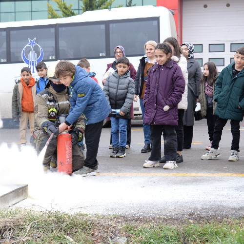 Kahramankazan Belediyesi Kültür Evi öğrencileri İtfaiye personellerini ziyaret etti - Resim : 2