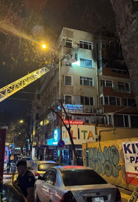 Çankaya'da 5 katlı binada korkutan yangın: 3 yaralı, 6 kişi dumandan etkilendi