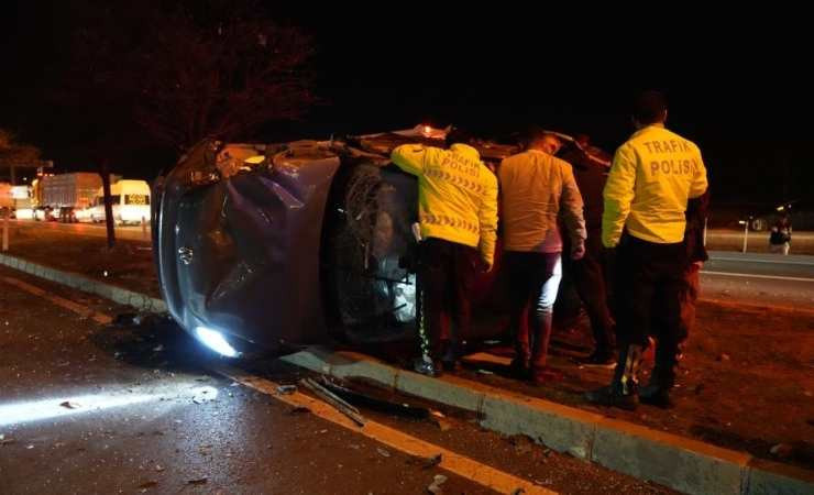 Kırıkkale'de tır ile çarpışıp takla atan otomobilde 2 kişi yaralandı