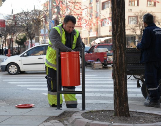 Kahramankazan Belediyesi ilçe genelinde çöp kovalarının sayısını artırdı