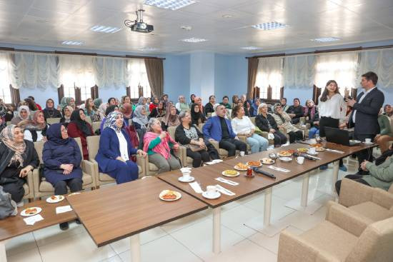 Sincan Belediye Başkanı Ercan işitme engelli kadınlarla buluştu - Resim : 2