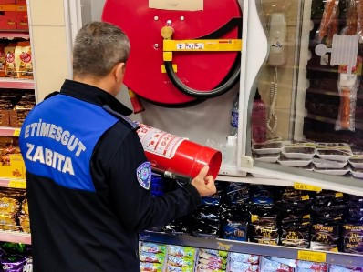 Etimesgut Belediyesi Zabıta Müdürlüğü ekiplerinden yangın güvenliği denetimi