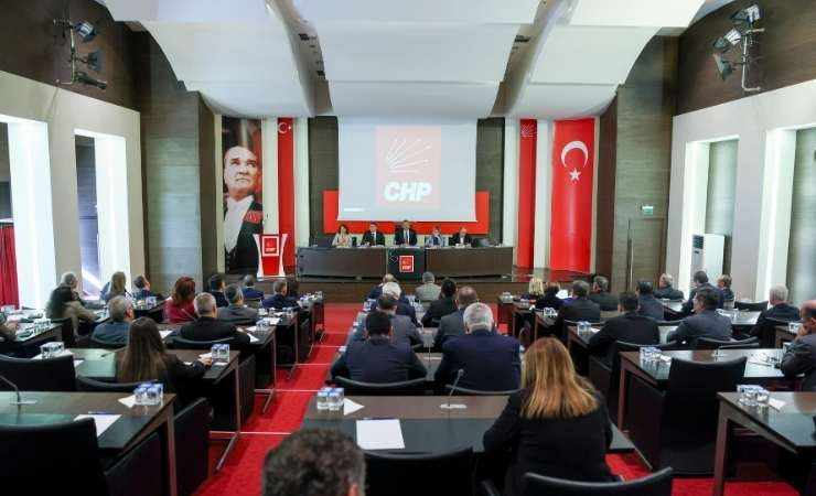 CHP'de cumhurbaşkanlığı adaylığı ön seçimi için MYK'ya yetki verildi!