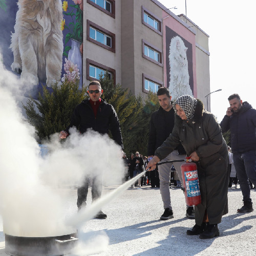 Etimesgut Belediyesi vatandaşları yangınlara karşı hazırlıyor