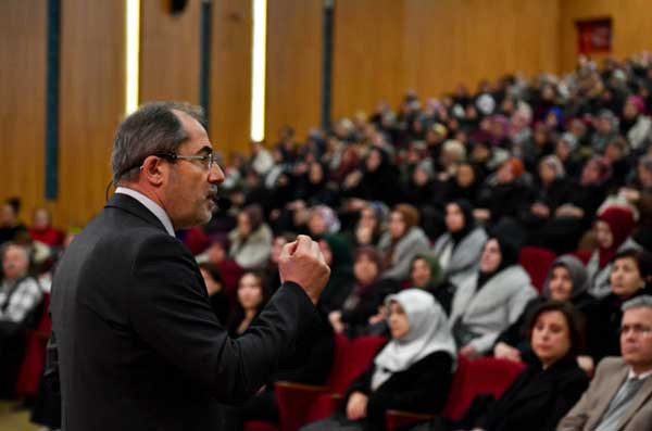 Altındağ Belediyesi'nin 'İyi İnsan Yetiştirme' seminerine yoğun ilgi