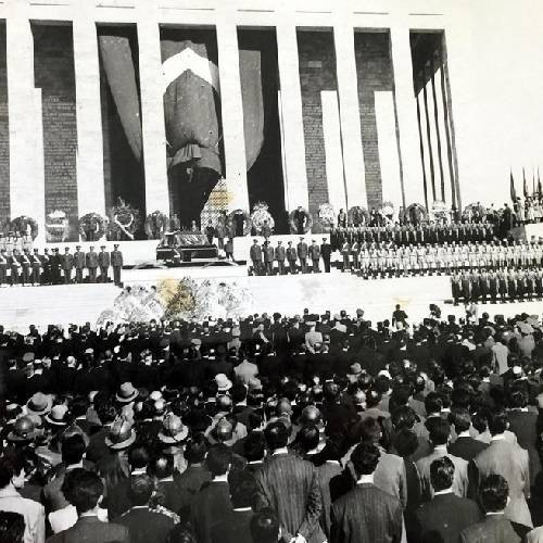 Atatürk'ün kabrinin Anıtkabir yerine bu yerlere defnedilmesi önerilmişti!